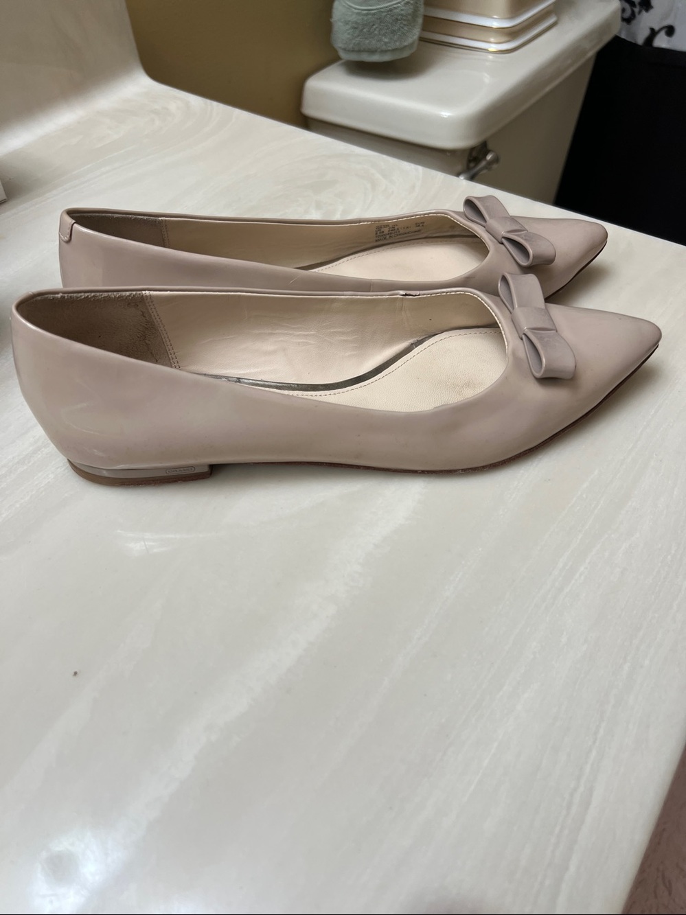 Coach Beige Pointed-Toe Patent Leather Flats With Bow Size 8.5 B - Picture 5 of 8